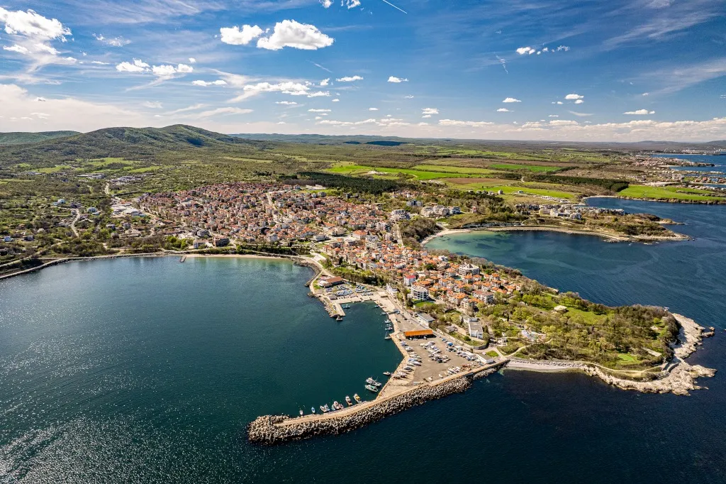Въздушна снимка на Царево - пристанище и стария град